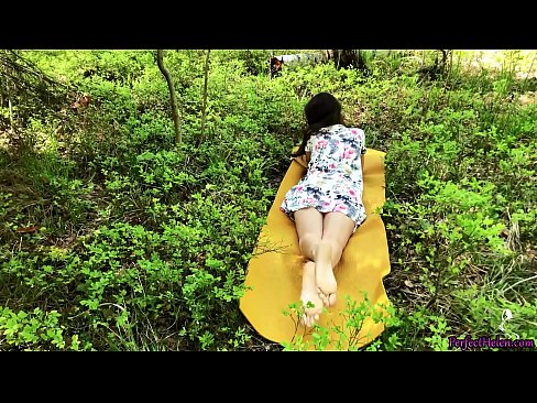 ❤️ 陌生人在Tinder上自慰我的阴部，并在树林里热情地做爱 ☑ Sex video﹏﹏