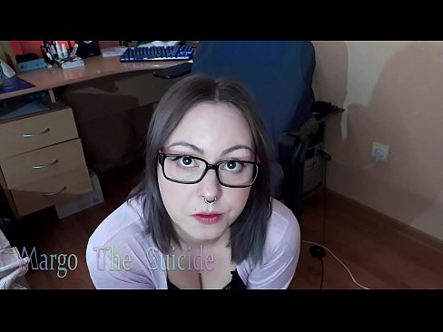 ❤️ 性感的眼镜女孩在镜头前深深地吸吮假阳具 ☑ Sex video﹏﹏