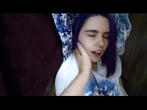 ❤️ 在衣柜里发现我的妹妹并帮助她射精 ☑ Sex video﹏﹏